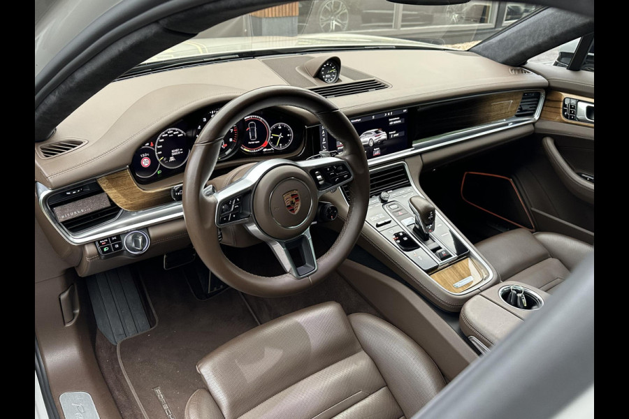 Porsche Panamera Sport Turismo 4.0 Turbo S E-Hybrid Keramisch Panoramadak Sportdesign Sportchrono Vossen 22”LM Krijt Grijs 680 PK!