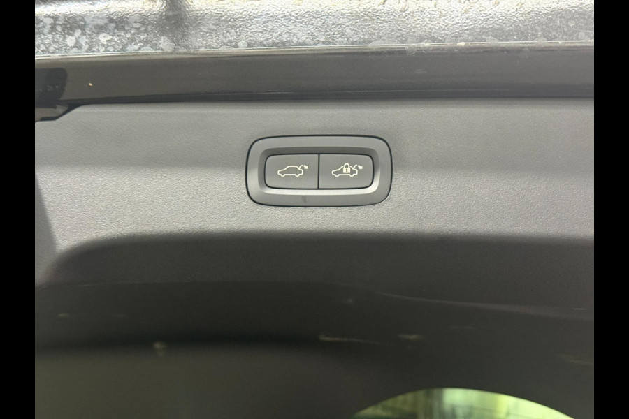 Lynk & Co 01 1.5/PANO/360CAM/AUTO-PILOT/MEMORY/APPLE-CARPLAY/BLACK ON BLACK Lynk & Co 01 1.5/PANO/360CAM/AUTO-PILOT/MEMORY/APPLE-CARPLAY/BLACK ON BLACK