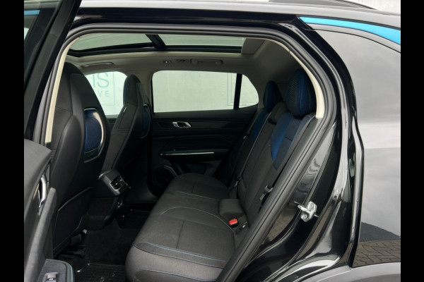 Lynk & Co 01 1.5 4X ZWART OP VOORRAAD! NL AUTO | CAMERA | PANO |