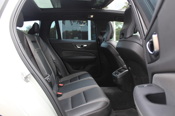 Volvo V60 2.0 B4 R-Design / Trekhaak / Panoramadak / 360Camera / Head-up / Luxe Leder / 19'' / Harman Kardon / Keyless / CarPlay / Stuur+Stoelverwarming / DAB / ACC