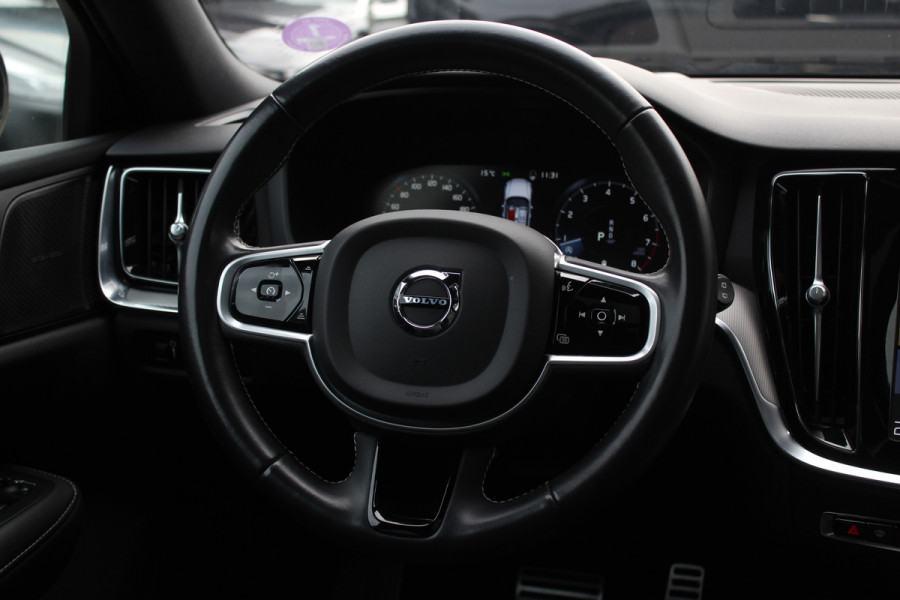 Volvo V60 2.0 B4 R-Design / Trekhaak / Panoramadak / 360Camera / Head-up / Luxe Leder / 19'' / Harman Kardon / Keyless / CarPlay / Stuur+Stoelverwarming / DAB / ACC