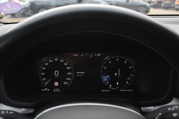 Volvo V60 2.0 B4 R-Design / Trekhaak / Panoramadak / 360Camera / Head-up / Luxe Leder / 19'' / Harman Kardon / Keyless / CarPlay / Stuur+Stoelverwarming / DAB / ACC