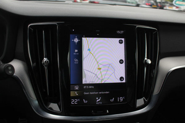 Volvo V60 2.0 B4 R-Design / Trekhaak / Panoramadak / 360Camera / Head-up / Luxe Leder / 19'' / Harman Kardon / Keyless / CarPlay / Stuur+Stoelverwarming / DAB / ACC
