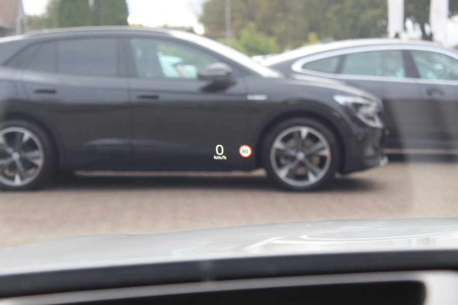 Volvo V60 2.0 B4 R-Design / Trekhaak / Panoramadak / 360Camera / Head-up / Luxe Leder / 19'' / Harman Kardon / Keyless / CarPlay / Stuur+Stoelverwarming / DAB / ACC