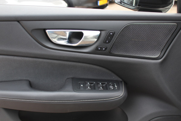 Volvo V60 2.0 B4 R-Design / Trekhaak / Panoramadak / 360Camera / Head-up / Luxe Leder / 19'' / Harman Kardon / Keyless / CarPlay / Stuur+Stoelverwarming / DAB / ACC