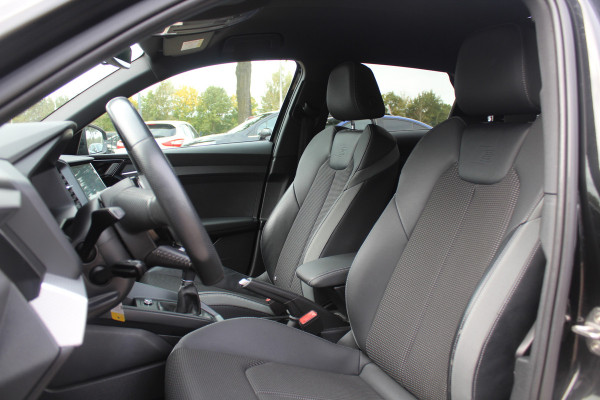 Audi A1 Sportback 30 TFSI Advanced epic S-Line / CarPlay / Parkeerhulp achter / 17'' / Sportstoelen / Getint glas / Cruise Control