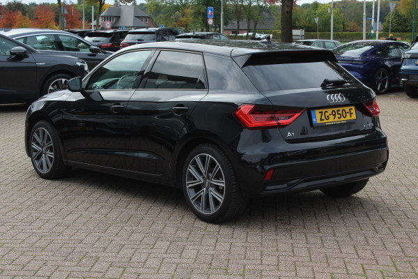 Audi A1 Sportback 30 TFSI Advanced epic S-Line / CarPlay / Parkeerhulp achter / 17'' / Sportstoelen / Getint glas / Cruise Control