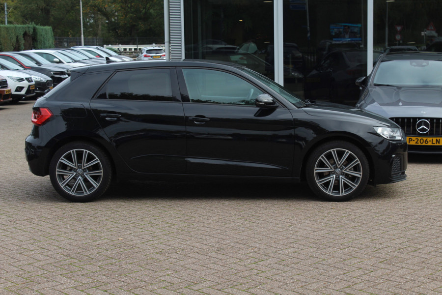 Audi A1 Sportback 30 TFSI Advanced epic S-Line / CarPlay / Parkeerhulp achter / 17'' / Sportstoelen / Getint glas / Cruise Control