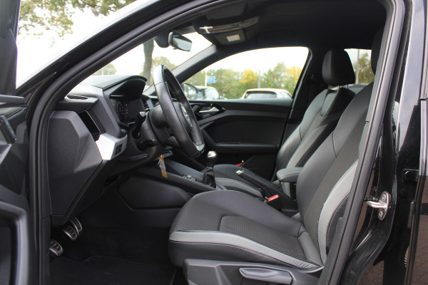 Audi A1 Sportback 30 TFSI Advanced epic S-Line / CarPlay / Parkeerhulp achter / 17'' / Sportstoelen / Getint glas / Cruise Control