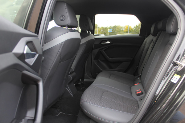 Audi A1 Sportback 30 TFSI Advanced epic S-Line / CarPlay / Parkeerhulp achter / 17'' / Sportstoelen / Getint glas / Cruise Control