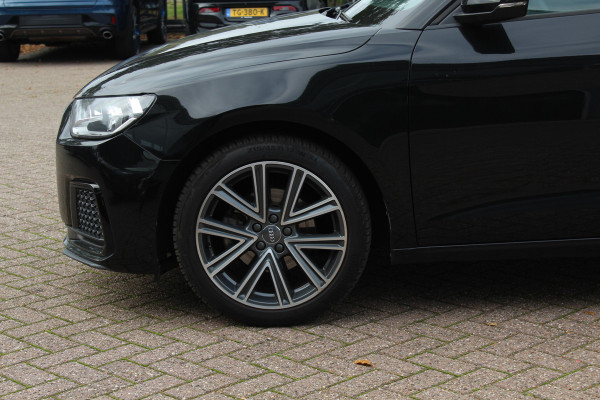 Audi A1 Sportback 30 TFSI Advanced epic S-Line / CarPlay / Parkeerhulp achter / 17'' / Sportstoelen / Getint glas / Cruise Control