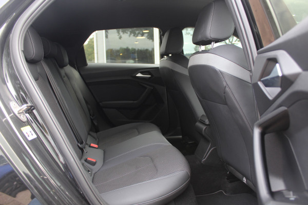 Audi A1 Sportback 30 TFSI Advanced epic S-Line / CarPlay / Parkeerhulp achter / 17'' / Sportstoelen / Getint glas / Cruise Control