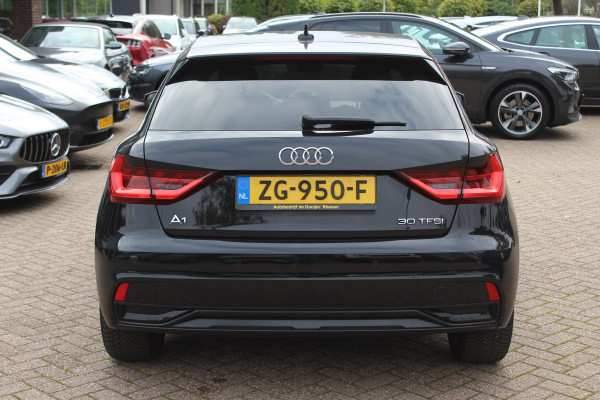 Audi A1 Sportback 30 TFSI Advanced epic S-Line / CarPlay / Parkeerhulp achter / 17'' / Sportstoelen / Getint glas / Cruise Control