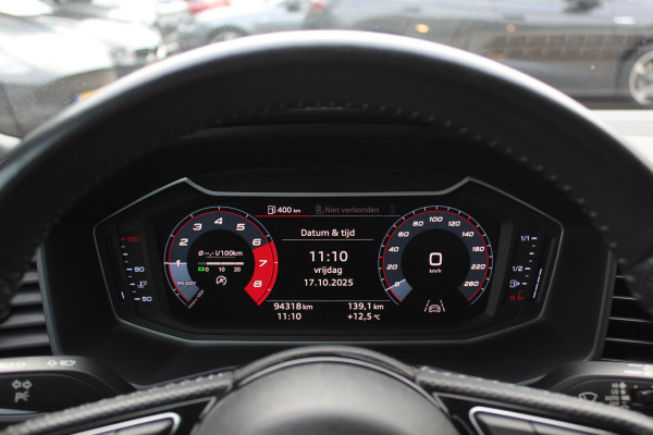 Audi A1 Sportback 30 TFSI Advanced epic S-Line / CarPlay / Parkeerhulp achter / 17'' / Sportstoelen / Getint glas / Cruise Control