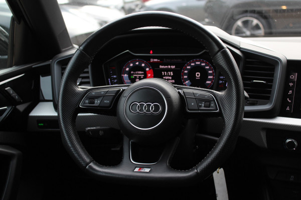 Audi A1 Sportback 30 TFSI Advanced epic S-Line / CarPlay / Parkeerhulp achter / 17'' / Sportstoelen / Getint glas / Cruise Control