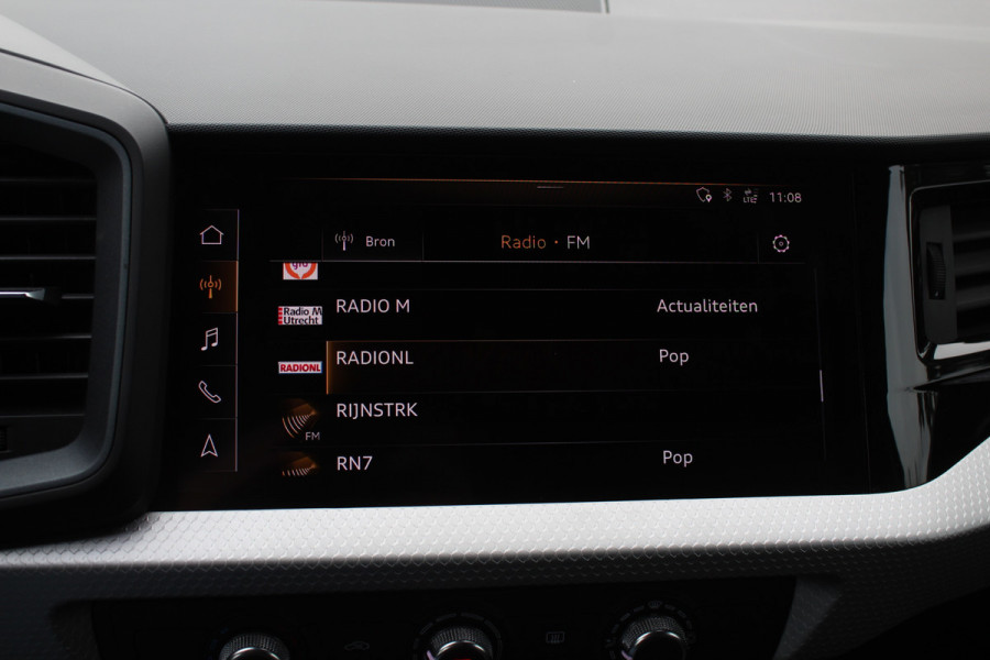 Audi A1 Sportback 30 TFSI Advanced epic S-Line / CarPlay / Parkeerhulp achter / 17'' / Sportstoelen / Getint glas / Cruise Control