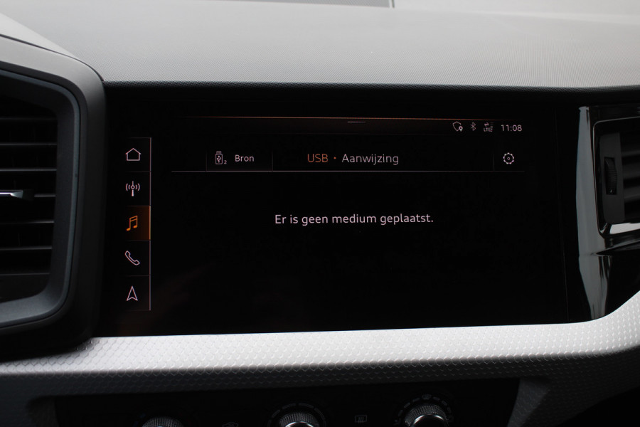Audi A1 Sportback 30 TFSI Advanced epic S-Line / CarPlay / Parkeerhulp achter / 17'' / Sportstoelen / Getint glas / Cruise Control