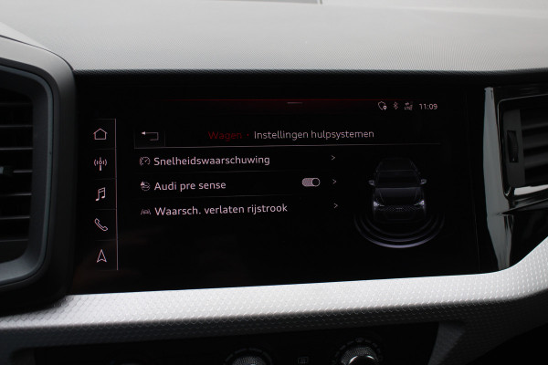 Audi A1 Sportback 30 TFSI Advanced epic S-Line / CarPlay / Parkeerhulp achter / 17'' / Sportstoelen / Getint glas / Cruise Control