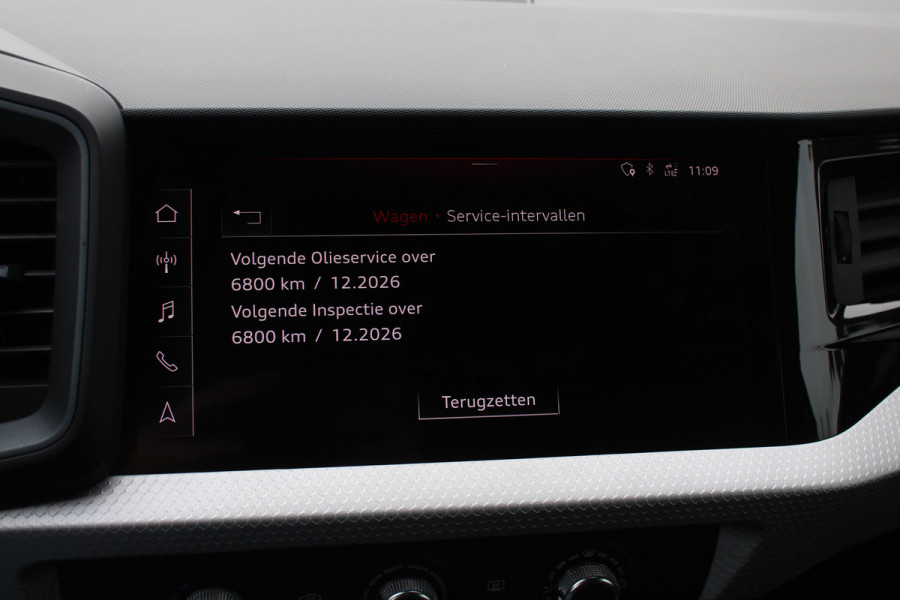 Audi A1 Sportback 30 TFSI Advanced epic S-Line / CarPlay / Parkeerhulp achter / 17'' / Sportstoelen / Getint glas / Cruise Control