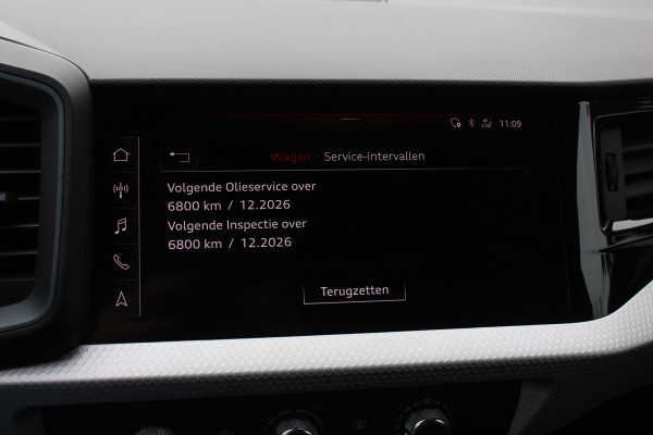 Audi A1 Sportback 30 TFSI Advanced epic S-Line / CarPlay / Parkeerhulp achter / 17'' / Sportstoelen / Getint glas / Cruise Control