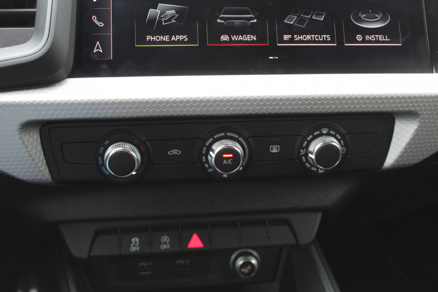 Audi A1 Sportback 30 TFSI Advanced epic S-Line / CarPlay / Parkeerhulp achter / 17'' / Sportstoelen / Getint glas / Cruise Control