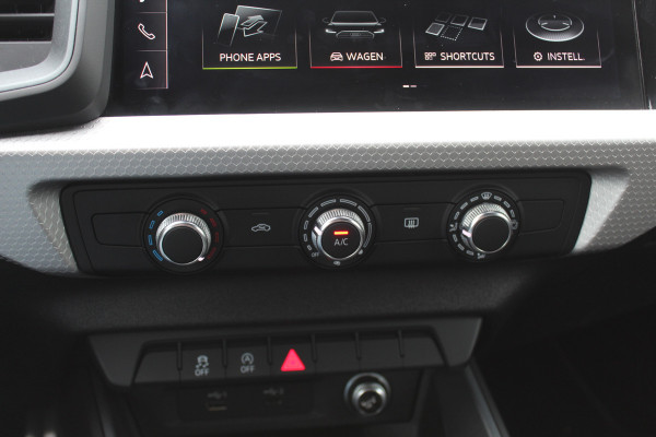 Audi A1 Sportback 30 TFSI Advanced epic S-Line / CarPlay / Parkeerhulp achter / 17'' / Sportstoelen / Getint glas / Cruise Control