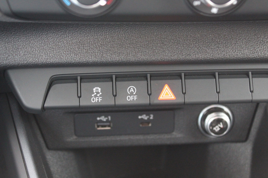 Audi A1 Sportback 30 TFSI Advanced epic S-Line / CarPlay / Parkeerhulp achter / 17'' / Sportstoelen / Getint glas / Cruise Control
