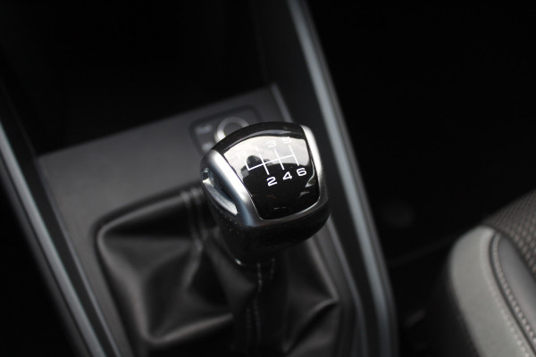 Audi A1 Sportback 30 TFSI Advanced epic S-Line / CarPlay / Parkeerhulp achter / 17'' / Sportstoelen / Getint glas / Cruise Control