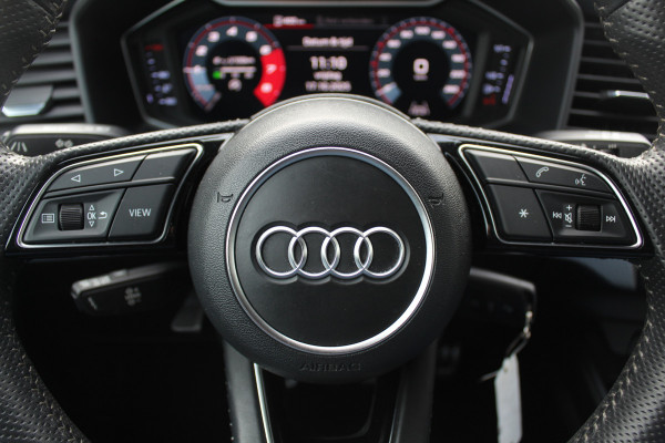Audi A1 Sportback 30 TFSI Advanced epic S-Line / CarPlay / Parkeerhulp achter / 17'' / Sportstoelen / Getint glas / Cruise Control