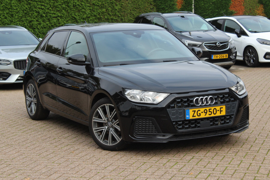 Audi A1 Sportback 30 TFSI Advanced epic S-Line / CarPlay / Parkeerhulp achter / 17'' / Sportstoelen / Getint glas / Cruise Control