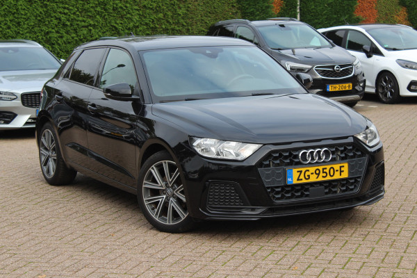 Audi A1 Sportback 30 TFSI Advanced epic S-Line / CarPlay / Parkeerhulp achter / 17'' / Sportstoelen / Getint glas / Cruise Control