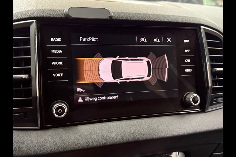 Škoda Karoq 1.5 TSI DSG 4x4 Sportline Business | 1800KG Trekgewicht | Carplay | Sportstoelen | Camera