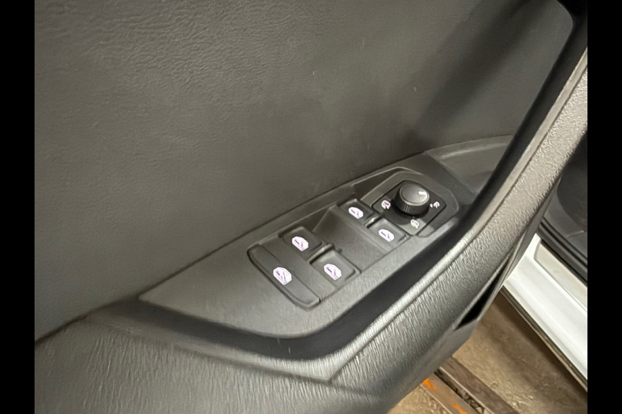 Škoda Karoq 1.5 TSI DSG 4x4 Sportline Business | 1800KG Trekgewicht | Carplay | Sportstoelen | Camera