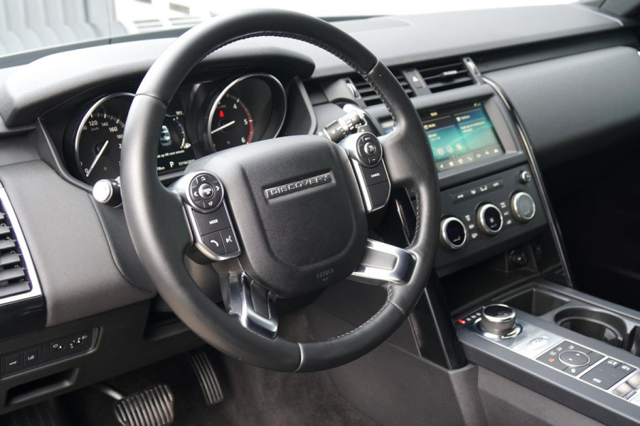 Land Rover Discovery 2.0 Sd4 / GRIJS KENTEKEN / TREKHAAK / CAMERA / STOELVERWARMING Land Rover Discovery 2.0 Sd4 / GRIJS KENTEKEN / TREKHAAK / CAMERA / STOELVERWARMING