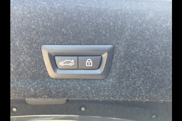 BMW 3-serie 330e xDrive Nieuwstaat Open dak Harman/kordon Elec. t-haak Sportstoelen Headup BMW 3-serie 330e xDrive Nieuwstaat Open dak Harman/kordon Elec. t-haak Sportstoelen Headup