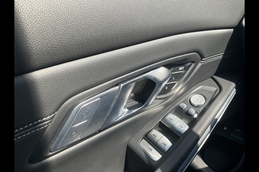 BMW 3-serie 330e xDrive Nieuwstaat Open dak Harman/kordon Elec. t-haak Sportstoelen Headup BMW 3-serie 330e xDrive Nieuwstaat Open dak Harman/kordon Elec. t-haak Sportstoelen Headup