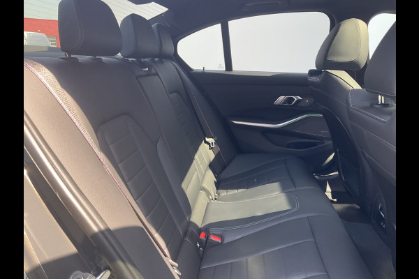 BMW 3-serie 330e xDrive Nieuwstaat Open dak Harman/kordon Elec. t-haak Sportstoelen Headup BMW 3-serie 330e xDrive Nieuwstaat Open dak Harman/kordon Elec. t-haak Sportstoelen Headup