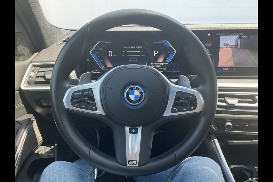 BMW 3-serie 330e xDrive Nieuwstaat Open dak Harman/kordon Elec. t-haak Sportstoelen Headup BMW 3-serie 330e xDrive Nieuwstaat Open dak Harman/kordon Elec. t-haak Sportstoelen Headup