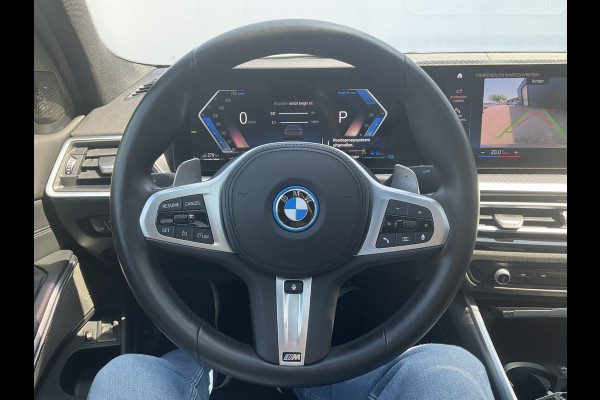 BMW 3-serie 330e xDrive Nieuwstaat Open dak Harman/kordon Elec. t-haak Sportstoelen Headup BMW 3-serie 330e xDrive Nieuwstaat Open dak Harman/kordon Elec. t-haak Sportstoelen Headup
