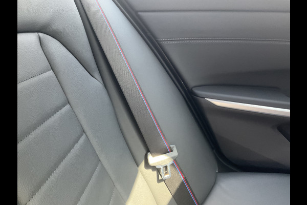 BMW 3-serie 330e xDrive Nieuwstaat Open dak Harman/kordon Elec. t-haak Sportstoelen Headup BMW 3-serie 330e xDrive Nieuwstaat Open dak Harman/kordon Elec. t-haak Sportstoelen Headup
