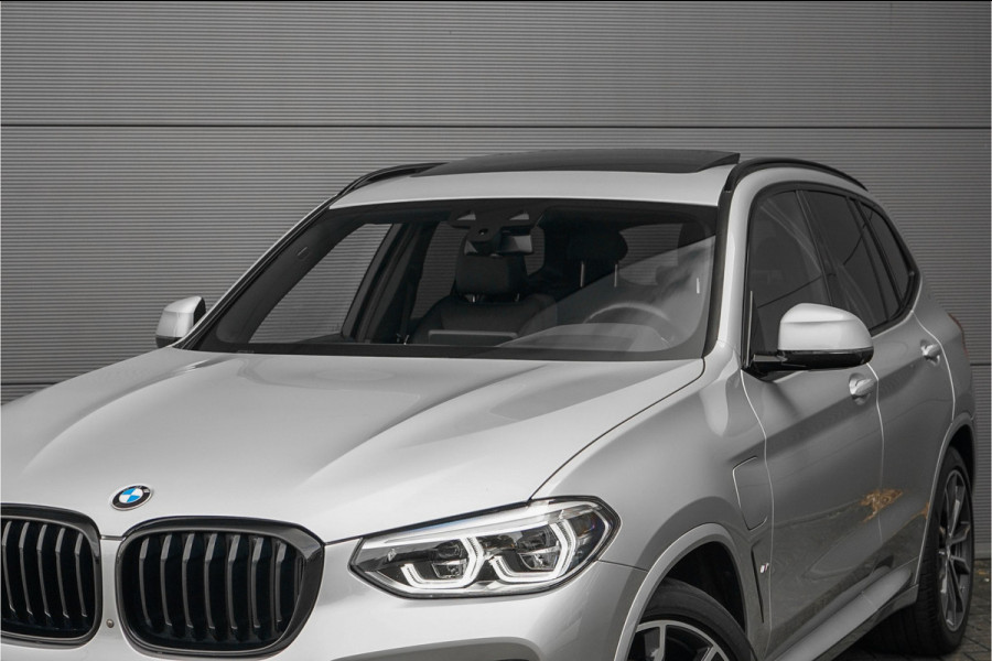BMW X3 xDrive30e M-Sport Pano HUD CarPlay 20" BMW X3 xDrive30e M-Sport Pano HUD CarPlay 20"