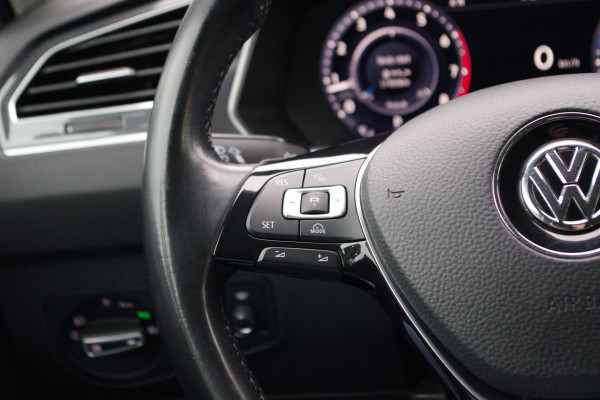 Volkswagen Tiguan 1.4 TSI 150 PK 4Motion Automaat R-Line Highline, Trekhaak, Camera, LED, Winterpakket Volkswagen Tiguan 1.4 TSI 150 PK 4Motion Automaat R-Line Highline, Trekhaak, Camera, LED, Winterpakket