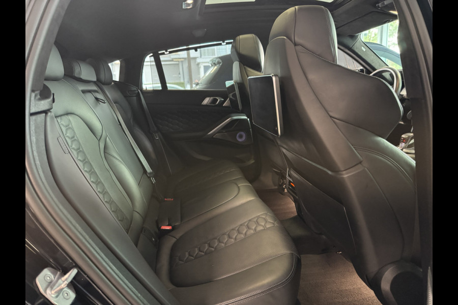 BMW X6 M Competition / Trekhaak / Panoramadak / 360Camera / Head-up / Rear Entertainment / Bowers & Wilkens / 22'' / Softclose / Intr.voorverwarming / Carbon intr. / Stoelventilatie / Stuur+Stoelverwarming / DAB