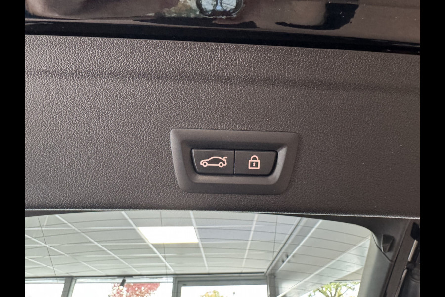 BMW X6 M Competition / Trekhaak / Panoramadak / 360Camera / Head-up / Rear Entertainment / Bowers & Wilkens / 22'' / Softclose / Intr.voorverwarming / Carbon intr. / Stoelventilatie / Stuur+Stoelverwarming / DAB