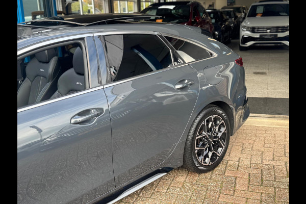 Kia ProCeed 1.0 T-GDi GT-Line 2024 PANO NAVI NAP BTW 1e Eig! Kia ProCeed 1.0 T-GDi GT-Line 2024 PANO NAVI NAP BTW 1e Eig!