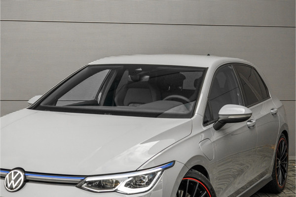 Volkswagen Golf 1.4 eHybrid GTE Black Style IQ Light Trekhaak ACC 19" Volkswagen Golf 1.4 eHybrid GTE Black Style IQ Light Trekhaak ACC 19"