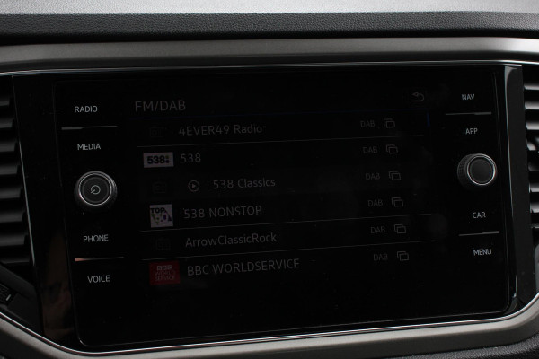 Volkswagen T-Roc 1.5 TSI 150pk DSG Style Team Navigatie Climate Control DAB Adaptive Cruise control Elektrisch bedienbare achterklep Volkswagen T-Roc 1.5 TSI 150pk DSG Style Team Navigatie Climate Control DAB Adaptive Cruise control Elektrisch bedienbare achterklep
