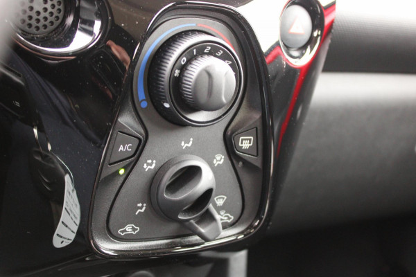 Citroën C1 1.0 VTi Feel Airco Navi AchteruitCamera !!NIEUWBINNEN!! Citroën C1 1.0 VTi Feel Airco Navi AchteruitCamera !!NIEUWBINNEN!!