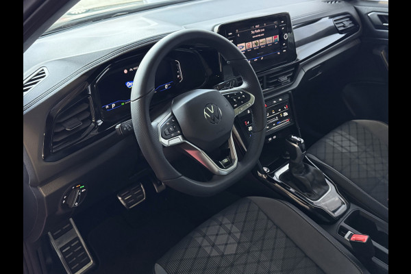 Volkswagen T-Roc 1.5 TSI 150PK R-LINE PANORAMA BLACKLINE EVO IQ LIGHT ALCANTARA ELEK.KLEP CARPLAY STOEL/STUUR VERW. 18"LMV VIR.COCKPIT 07/2025 "Volkswagen rijden begint bij Topautos.nl – 75 topmodellen direct op voorraad!"