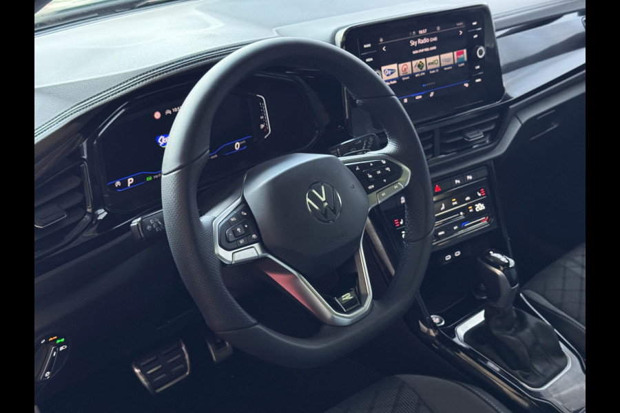 Volkswagen T-Roc 1.5 TSI 150PK R-LINE PANORAMA BLACKLINE EVO IQ LIGHT ALCANTARA ELEK.KLEP CARPLAY STOEL/STUUR VERW. 18"LMV VIR.COCKPIT 07/2025 "Volkswagen rijden begint bij Topautos.nl – 75 topmodellen direct op voorraad!"